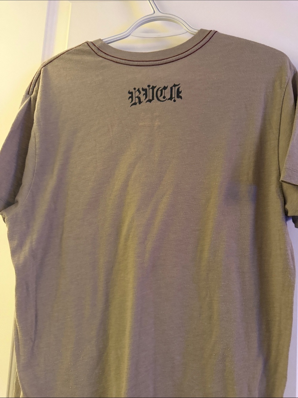 Men’s RVCA medium tee. - Picture 4 of 4